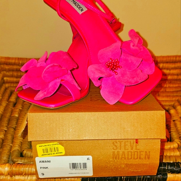 Barbie pink steve madden kitten heels, size 9 - Picture 3 of 3